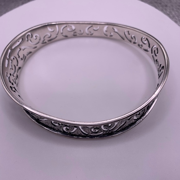 Silpada Vintage Sterling Oxidized Wavy Filigree Oval Bangle - Picture 10 of 11